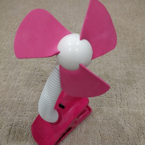 O2COOL Pink 9" Personal Fan Battery Operated with Clamp Clip & Adjustable Neck - Picture 2 of 6